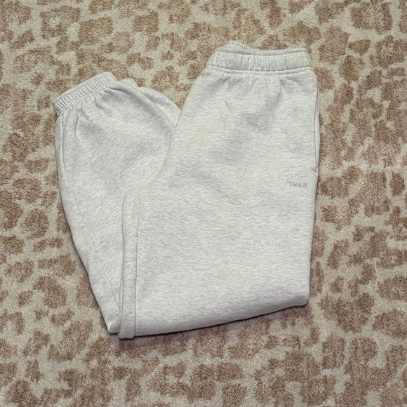 Aritzia TNA Sweatfleece Cozy Fleece Mega Fit Joggers - Picture 2 of 7